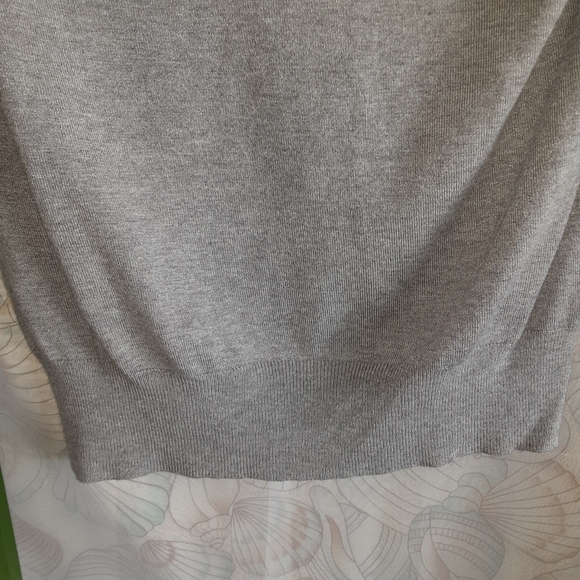 - Forever21 Gray Top - Picture 3 of 6